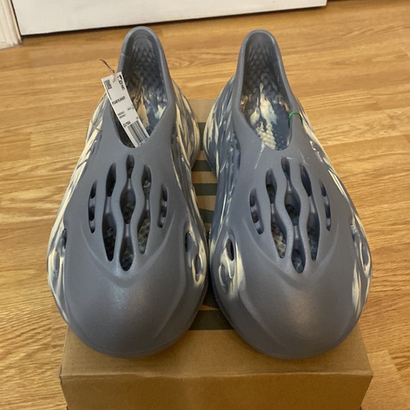 New in Box Stock X Adidas YZY Foam Runner Men’s size 10 - Picture 3 of 8